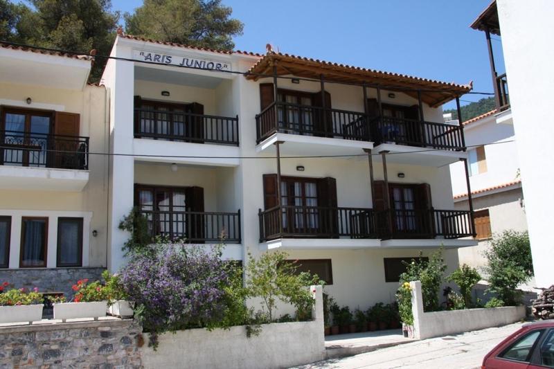Aris Junior Studios Neo Klima Skopelos Esterno foto